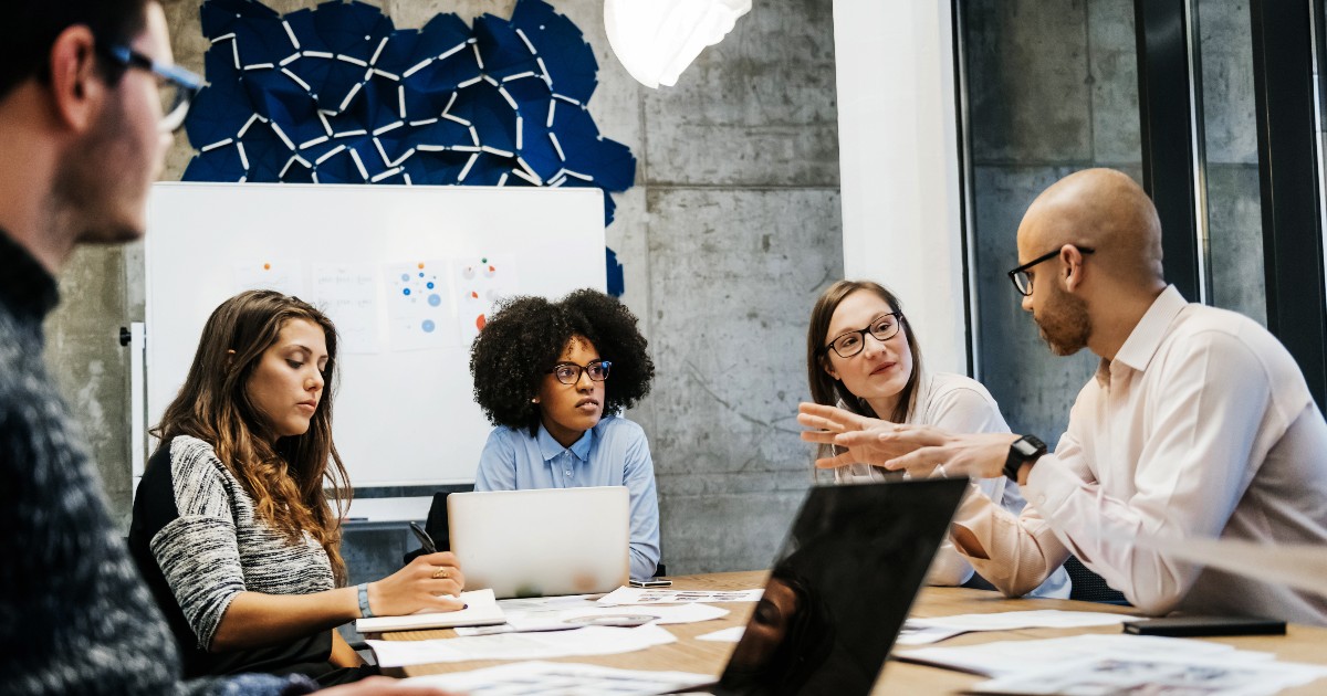 Three-women-and-two-men-in-a-business-me